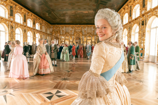 Роскошь XVIII века оживает в новом клипе Люси Чеботиной на песню «Императрица» смотреть крупнее Роскошь XVIII века оживает в новом клипе Люси Чеботиной на песню «Императрица»